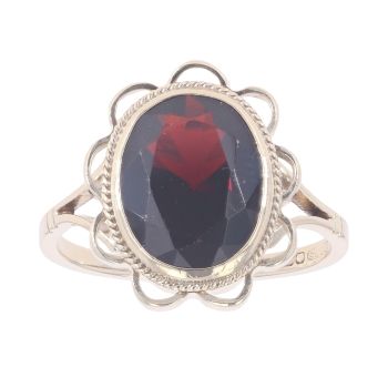 9ct Yellow Gold Single Stone Garnet Ring