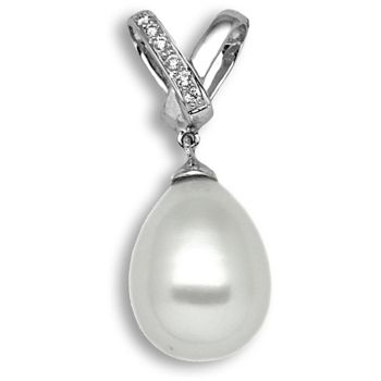 18 Carat White Gold 4pts Diamond & Pearl Pendant