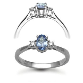 18 Carat White Gold D-8pt Tanzanite-39pt 3 Stone Ring