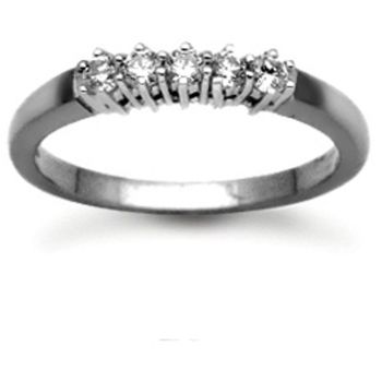 18 Carat White Gold 25cts 5 Stone Diamond Ring