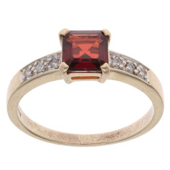 9ct Yellow Gold 0.05ct Diamond And Garnet Solitaire Ring