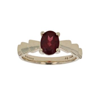 9ct Yellow Gold Garnet Single Stone Ring