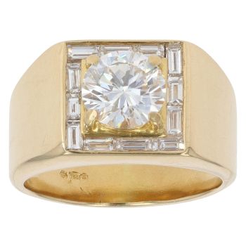 18ct Yellow Gold 2.20ct Brilliant And Baguette Cut Diamond Signet Ring