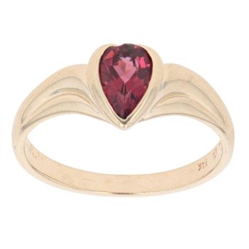 9ct Yellow Gold Garnet Single Stone Ring