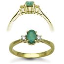 18 Carat Yellow Gold D-8pt Emerald-50pt 3 Stone Ring