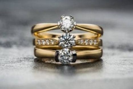 5 STEPS TO STYLISHLY STACKING YOUR RINGS